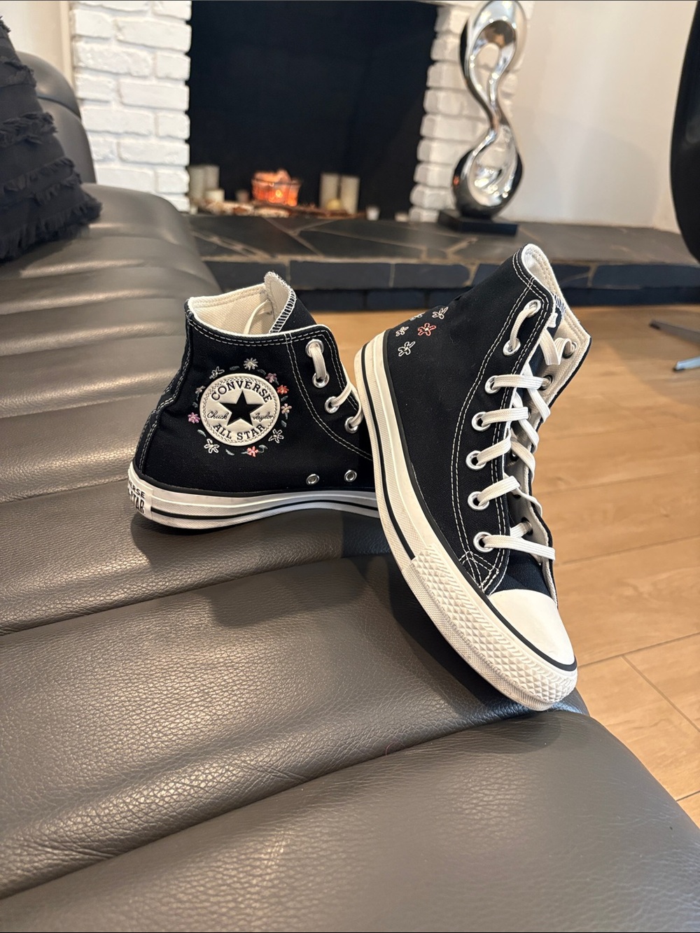 Converse Chuck Taylor Shoes Size 8